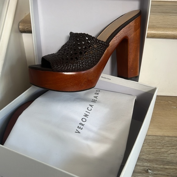 1 hour sale. 💎 Veronica Beard, platform sandals - Picture 5 of 11